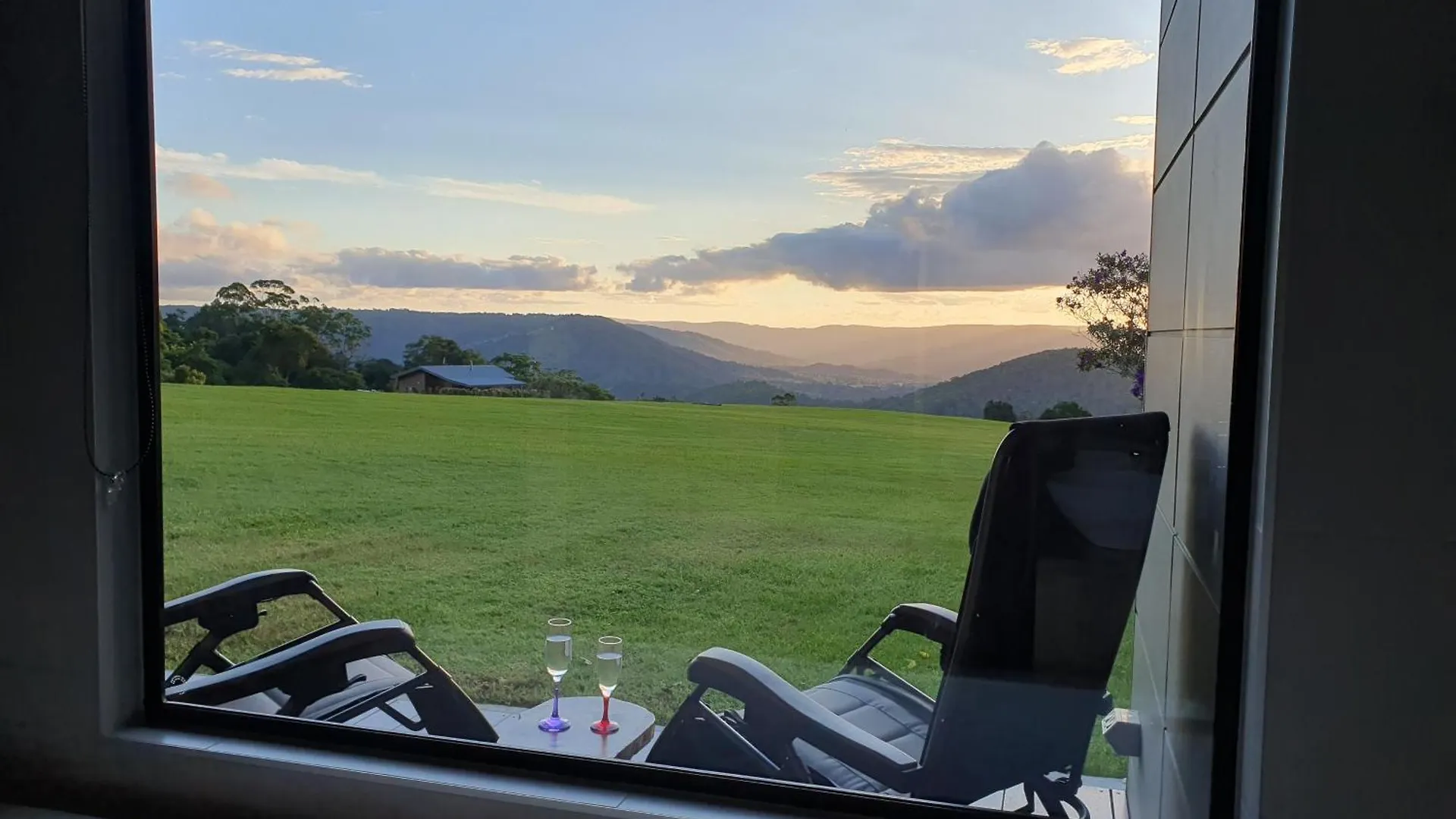 Witta Modern Couples Getaway Bed & Breakfast