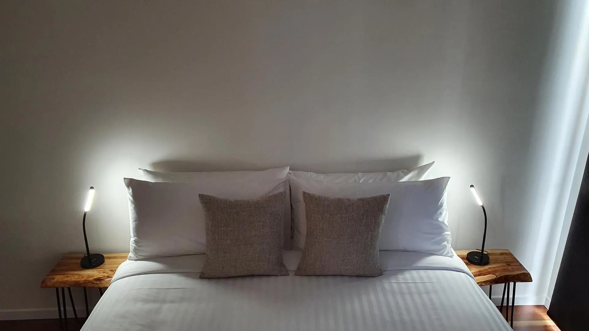 Witta Modern Couples Getaway Bed & Breakfast